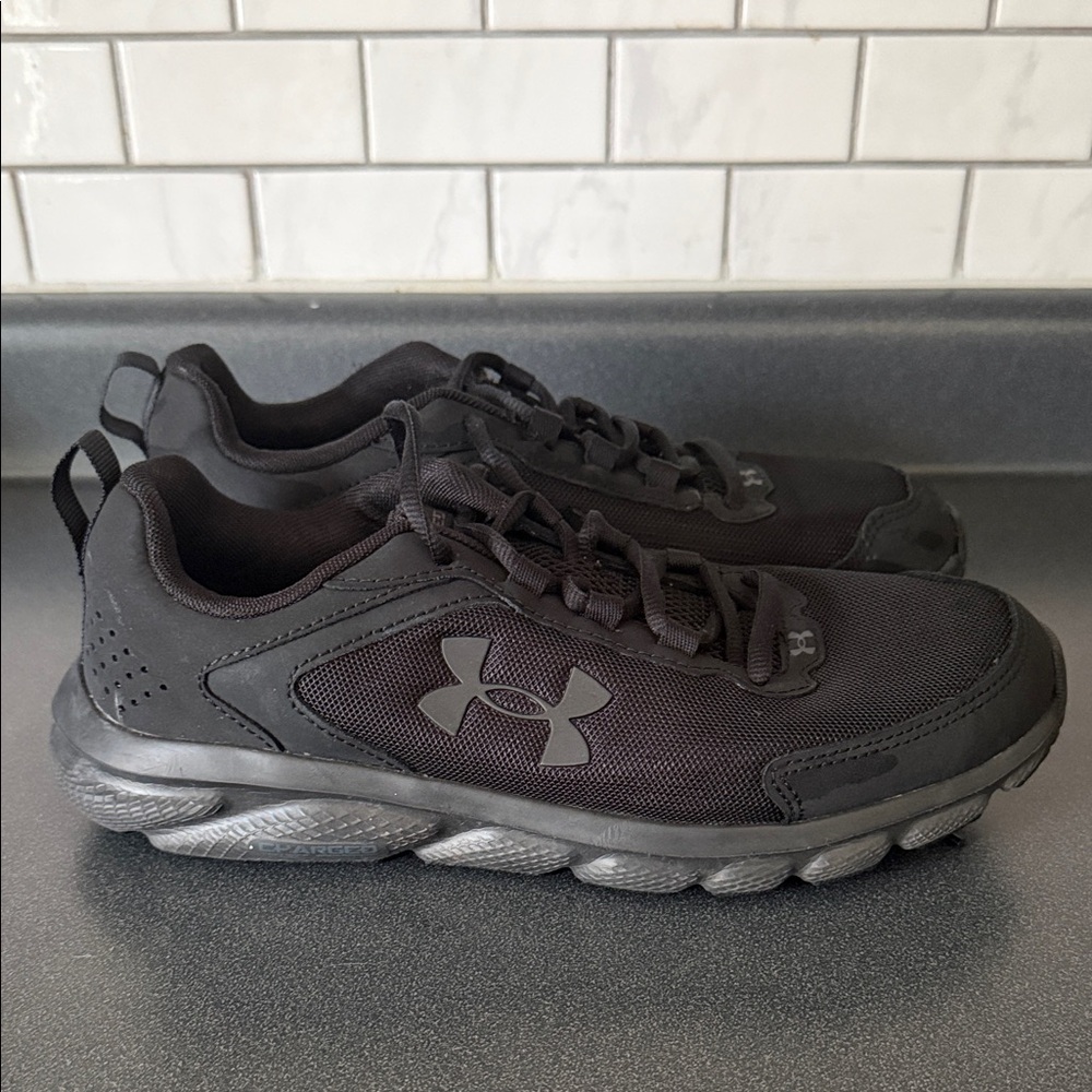 Under Armour Black women’s Lightweight Athletic Trainers